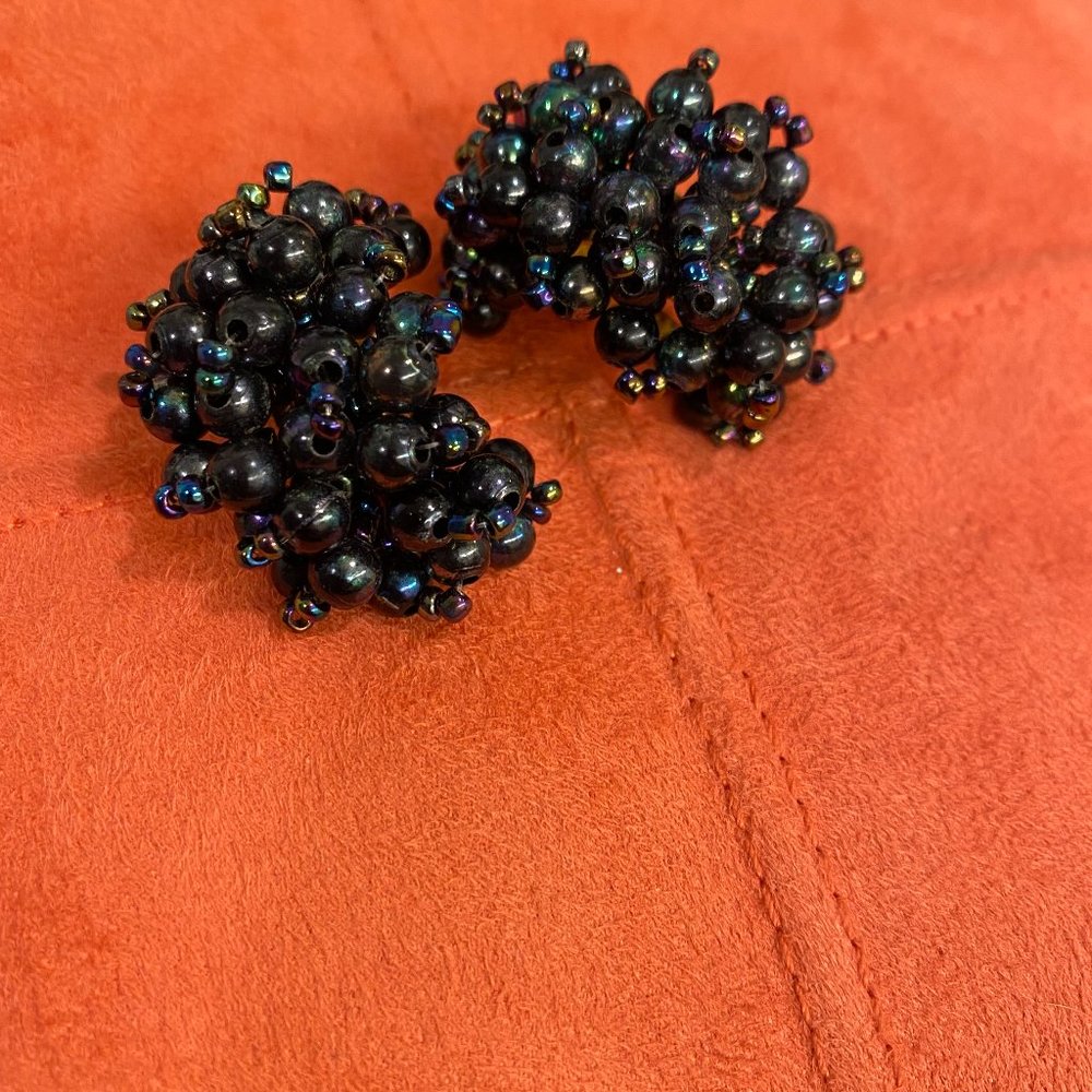UNIQUE VINTAGE CLIP ON EARRINGS